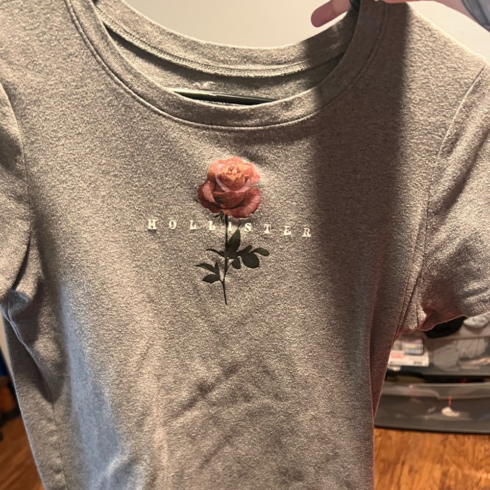 Hollister Heather Gray Tee with Pink Rose